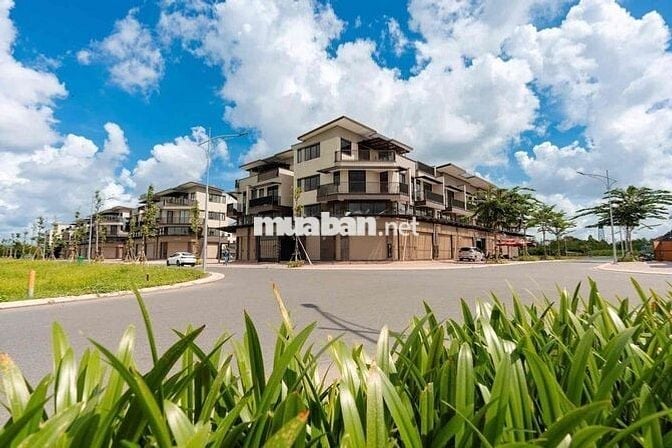 Shophouse 1 trệt 1 lững 2 lầu kdc nam long 2 kế hồ cảnh quan