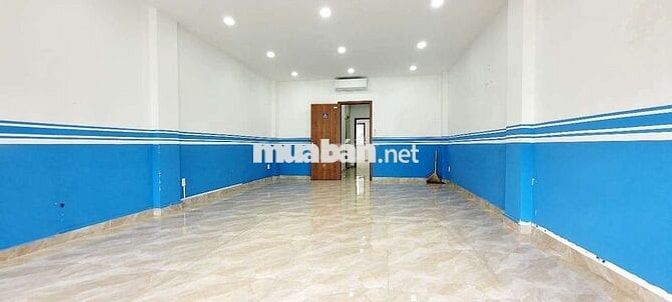 Cho thuê văn phòng 40m2 có bancol vị trí đẹp giá tốt tại Vạn Phúc City