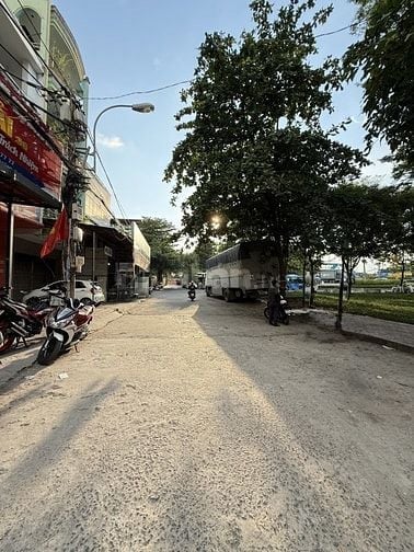 NGÃ TƯ GA ,QL1A Q12 - 7 TẦNG THANG MÁY - THU NHẬP 60tr/TH - CHỈ 11 TỶ