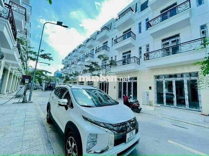 Cho Thuê Nhà Phố Đẹp DT 220m2 1Trệt 3Lầu 4Pn 5Wc Hẻm Nhựa Xe Tải Đậu