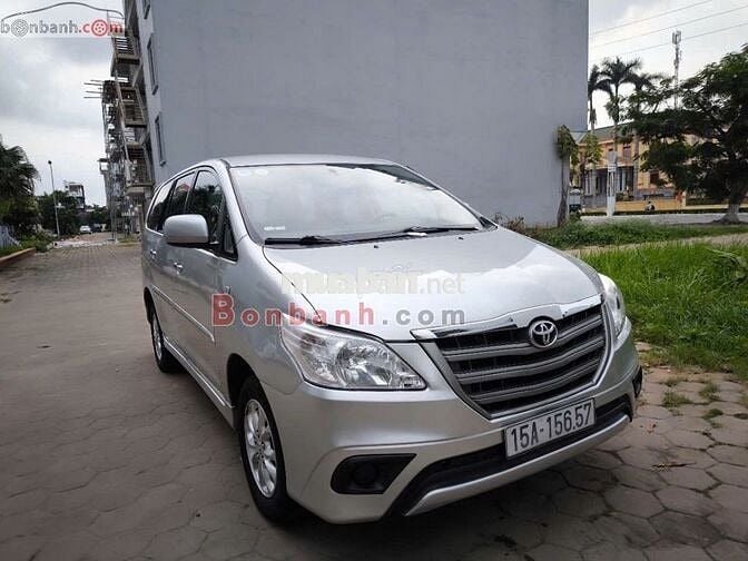 Toyota Innova 2.0E sản xuất 2014 màu bạc số sàn
