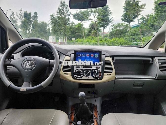 Toyota Innova 2006 G - 100000 km