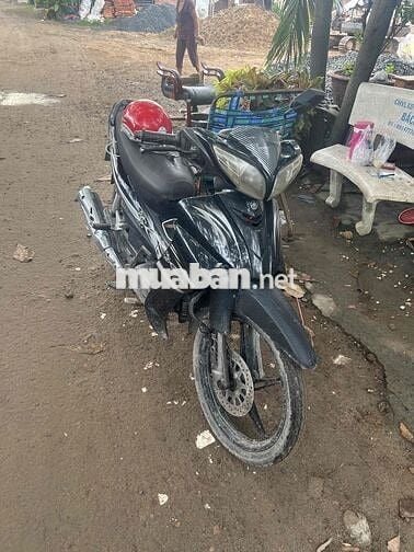 xe đang đi ket tien nen ban