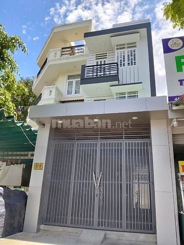 Bán nhà cấp 4 mặt tiền Phạm Hữu Lầu Quận 7, DT 4.1x17m, Có HĐ thuê sẵn