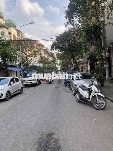 Mặt phố Phúc Xá Mới, 3 Oto tránh, vỉa hè, 35m2, giá 12 tỷ