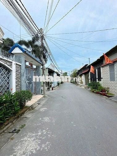 BÁN NHANH C4  NHÀ 820 TRIỆU MẶT NHỰA 6m Ở NGAY THỚI TAM THÔN - HÓC MÔN