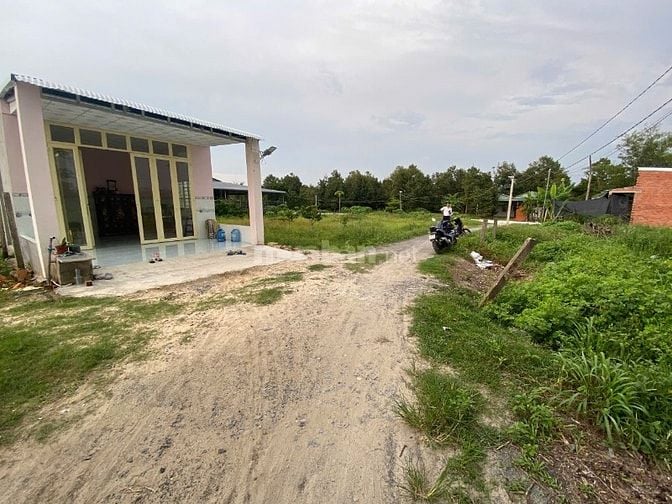 Hơn 1000m2 đất thổ cư. 12m mặt tiền. Gần KCN. 1,8 tỷ