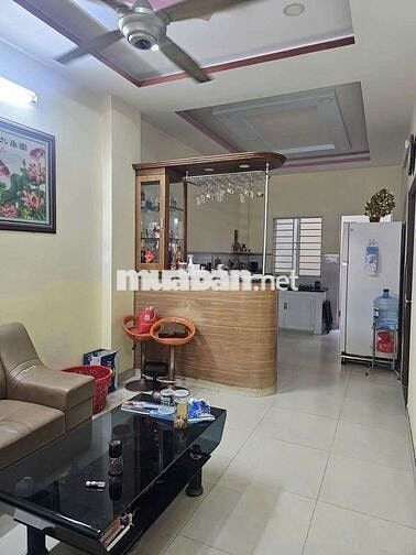 Cho thuê nguyên căn rộng , 3pn4wc, sau căn mặt tiền Thống Nhất p11 GV