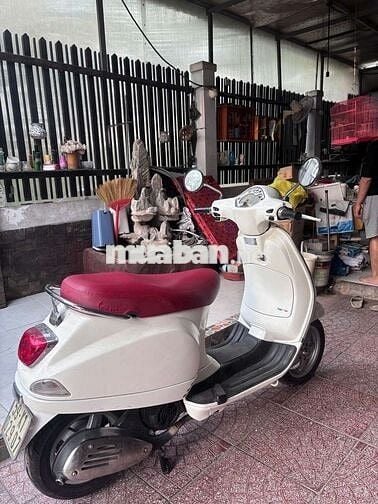 VESPA TRẮNG NGỌC TRAI