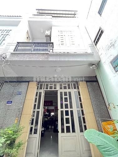  5,38tỷ Nhà 2 lầu đúc BTCT 4,5 x 9 4PN hẻm thông ba gác SHR