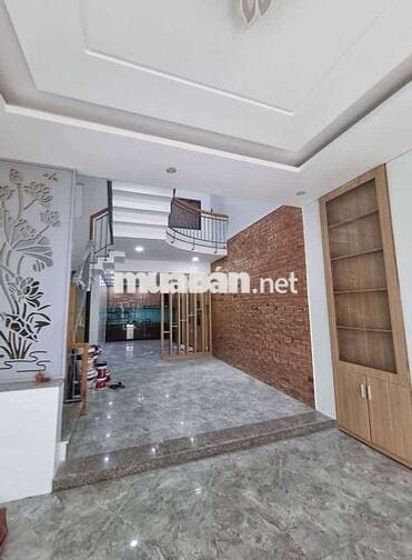 Cho thuê nhà 3 tầng mt đông hải,sát biển Non Nước