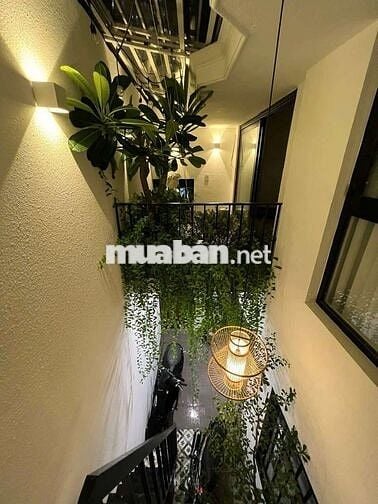Cho thuê nhà nguyên căn nhà đẹp không gian rộng có sân để xe