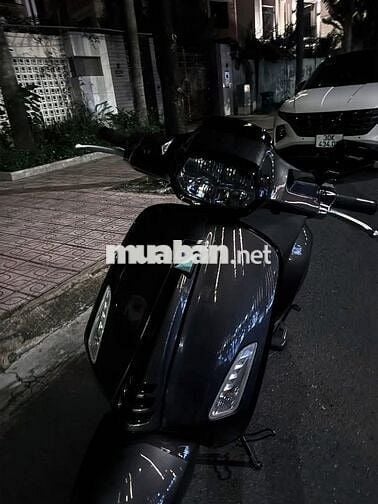 Vespa đen bóng máy iget