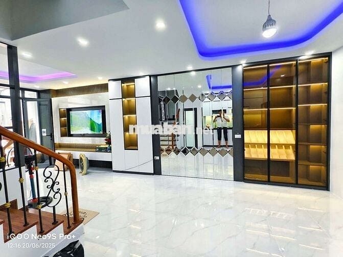 Nhà đẹp ở ngay, trung tâm Đống Đa 51m2* 4 ngủ full đồ hiện đại. Chỉ 9đ