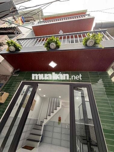 nhà chính chủ . 4x4. 2 lầu .2 P .3 tolet . hẻm 657/ Ba Đình P9 Q8