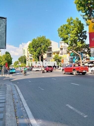 Cho thuê nhà mặt tiền đường 3/2, P. 6, Q. 10.Vị trí đắc địa kinh doanh