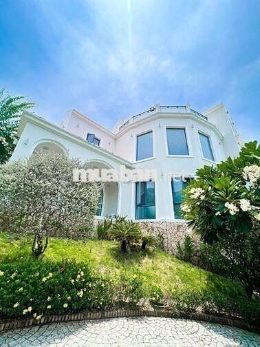 CHO THUÊ VILLA CÓ THANG MÁY VIEW TOÀN CẢNH VỊNH NHA TRANG GIÁ 90 TRIỆU