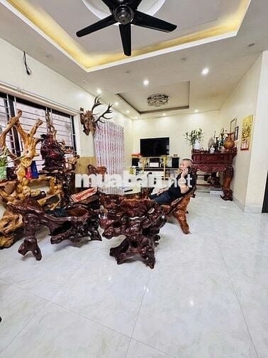 BIỆT THỰ 3 TẦNG -CĂN GÓC 2 MẶT TIỀN -VIEW HỒ -ĐƯỜNG Ô TÔ THÔNG THOÁNG
