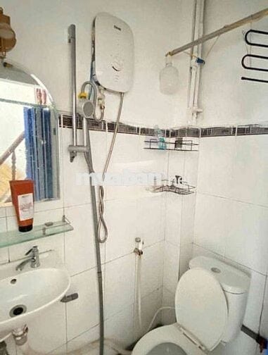 Nhà nguyên căn đường Nguyễn Kiệm dt 3x6m 1 lầu có máy lạnh,nước nóng
