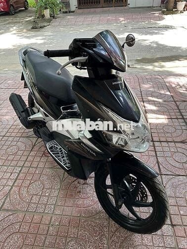 nhà nhiều xe nên không đi đến