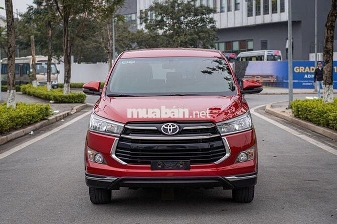 Toyota Innova 2018 Venturer tự động, màu ĐỎ ĐẸP