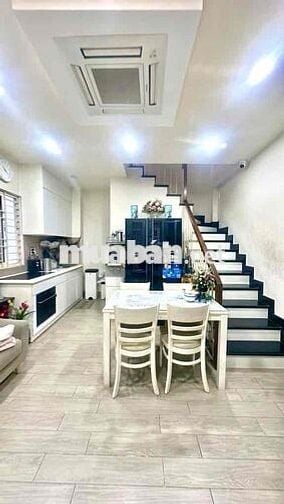 Bán nhà trung tâm Tân Bình, gần Út Tịch  24m², 3 tầng, pháp lý rõ ràng