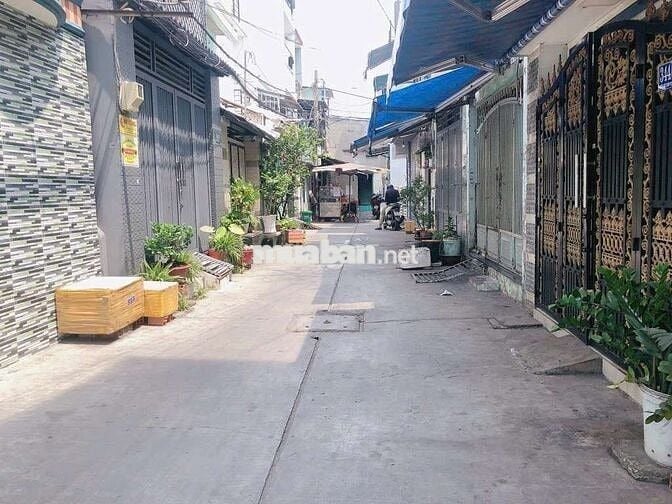 Nhà mặt hẻm Xe Hơi, 24m2 2pn đường Chiến Lược, Bình Tân. Giá 2,2Tỷ TL