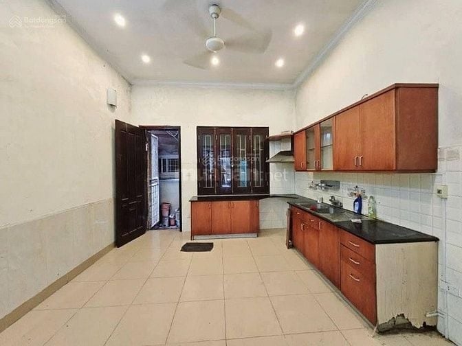 Nhà 5T hai mặt thoáng P/Lô Nguyễn Chí Thanh ngõ 4,85m dt 42m mt 4,12m