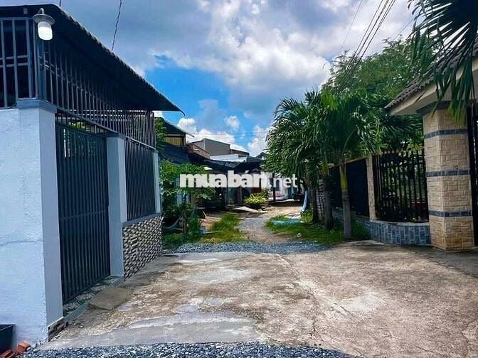 2 VỢ CHỒNG LI DỊ NÊN MUỐN BÁN CĂN NHÀ NÀY ĐỂ DỌN ĐI CHỔ KHÁC Ở