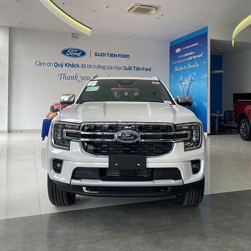 Xe Ford Everest Titanium 4x2 AT