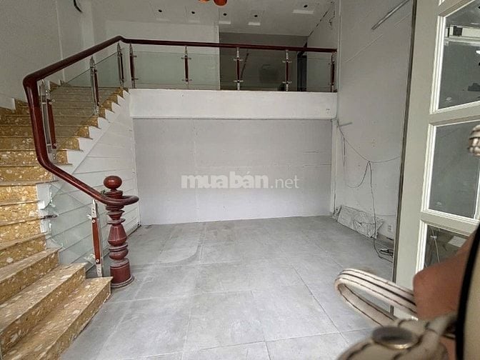 Cho thuê mặt bằng trệt và lửng nhà phố Hưng Gia , Phú Mỹ Hưng.