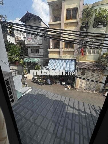 bán nhà 1 trệt 3 lầu sân thượng xây mới ngay chợ chỉ 10ty tl lộc
