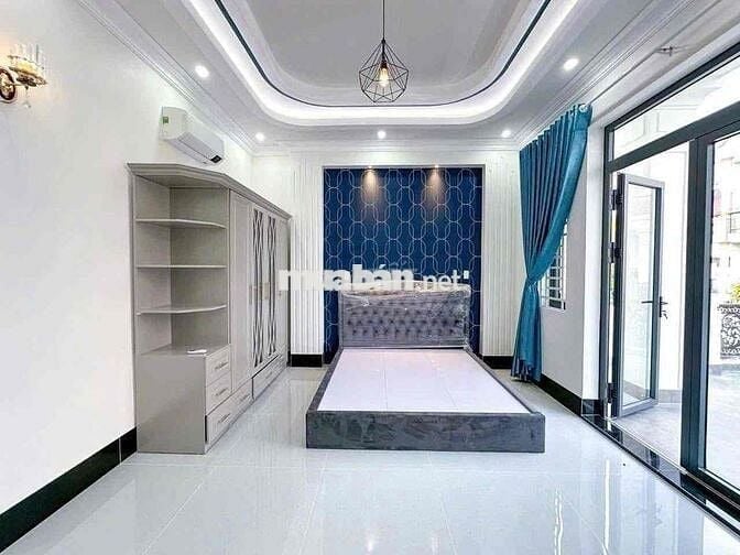 NHÀ PHỐ MẶT TIỀN NẰM TRONG KHU ĐÔ THỊ MỚI TPHCM
