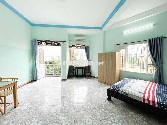 Phòng mới ban công 40m Hoàng Văn Thụ gần sân bay TSN