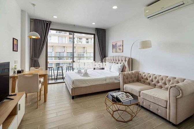 Cho thuê căn hộ studio view ban công mặt tiền đường Ngô Gia Tự