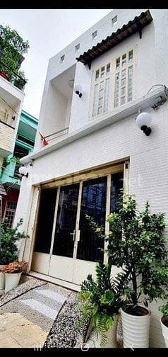 Nhà Ngang 4,5x9m đúc BTCT hẻm 538 Đoàn Văn Bơ P14 Q4