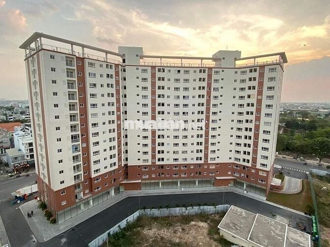Bán căn hộ Green Town Bình Tân block B1, 63m2/2PN, giá 2.4 tỷ, tặng NT