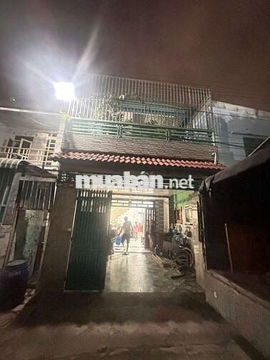 Cho thuê nhà sân xe hơi gần ngã 3 ông xã