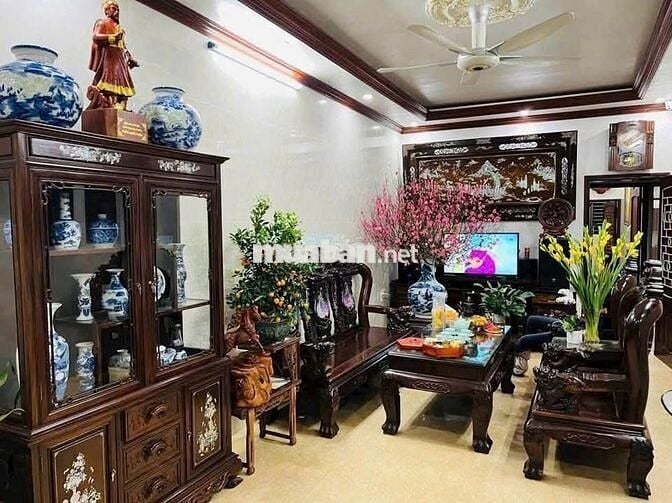 Bác hàng xóm  em cần bán nhà 4t,45m tại  Ngô Thì Nhậm,HĐngõ to chỉ 8t
