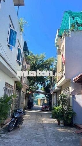 Chính chủ cho thuê nhà dịch vụ hàng bè,55m 3 tầng,vỉa hè rộng,hơn 10tr