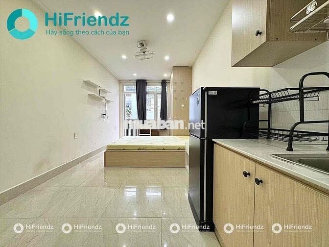 ĐẦU THÁNG TRỐNG STUDIO BAN CÔNG FULL NT - HẺM XE HƠI GẦN UEH CS B