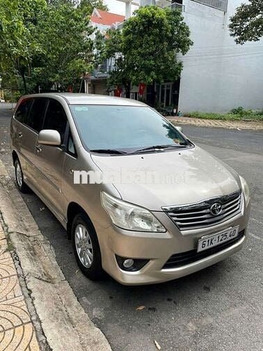 Cần bán gấp xe Toyota Innova 2013