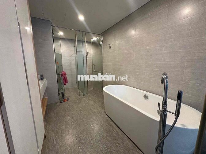 chủ cần cho thuê gấp căn 3 phòng ngủ,giá sập sàn hiện tại đang trống
