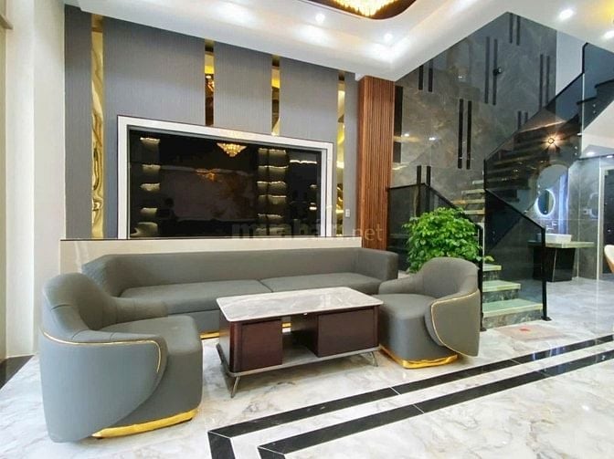 nhà mặt tiền  đường phù đổng hướng đông