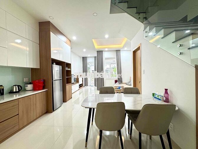 Cần chuyển nhượng nhà phố full nội thất, 1 trệt 2 lầu, KDC Lovera Park