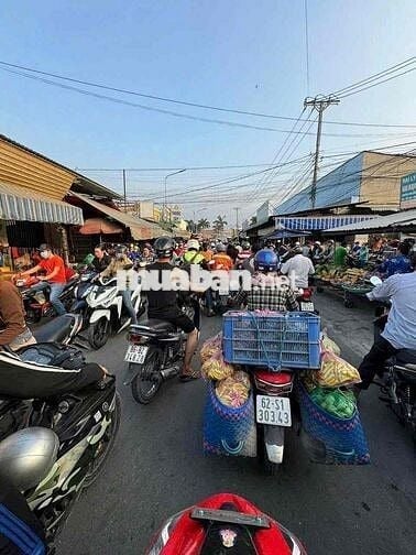 Chủ đang họp cần bán gấp căn mặt tiền đường nhựa kinh doanh buôn bán