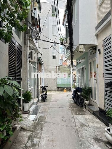 4 Tầng  Nhà Quận 1 - đối diện sân vận động hoa lưu