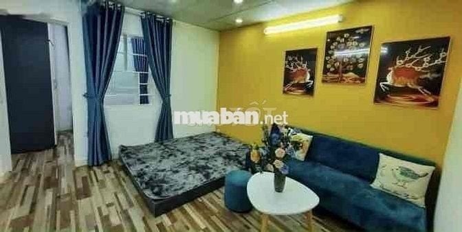 Cho thuê căn hộ tập thể tầng 3, mặt phố Nguyên Hồng, Ba Đình