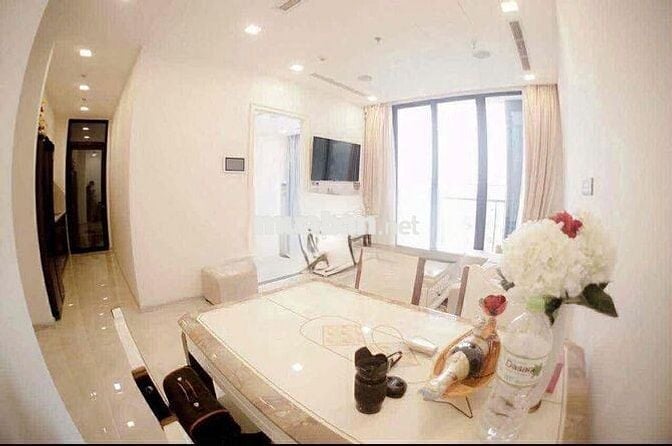 Cơ hội hiếm có: Thuê căn hộ 2PN tại Vinhomes Golden River, Quận 1