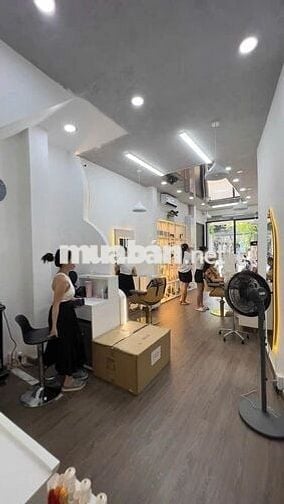 Bán nhà mặt tiền Nguyễn Đình Chiểu, đang có HD 28tr/tháng